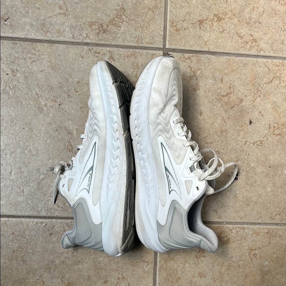 Altra Torin 7 White Athletic Running Shoes